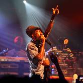 Sin Fronteras avec Sizzla et Taxi Gang
