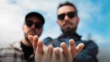 Cozik & Rawb : Bretagne et Réunion ensemble sur 'Château de sable'
