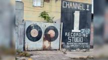 Le bâtiment qui abritait les studios Channel One à Kingston démoli
