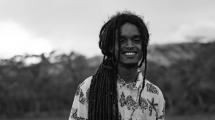 Azizzi Romeo sort 'Signs of the Time', son premier album