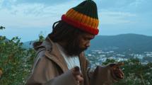 Micah Shemaiah fait revivre 'Who's Playing That Music'