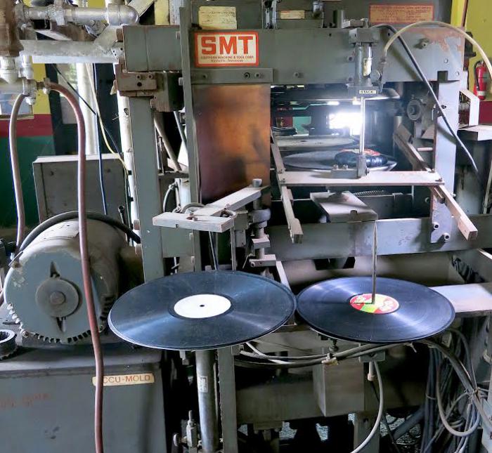 Des vinyles à nouveau pressés en Jamaïque ?