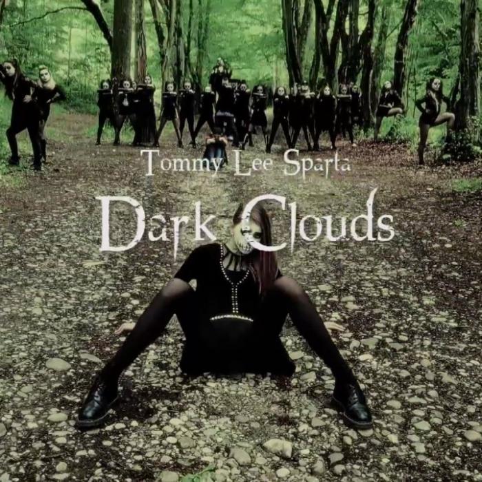 Tommy Lee Sparta : 'Dark Clouds' le clip