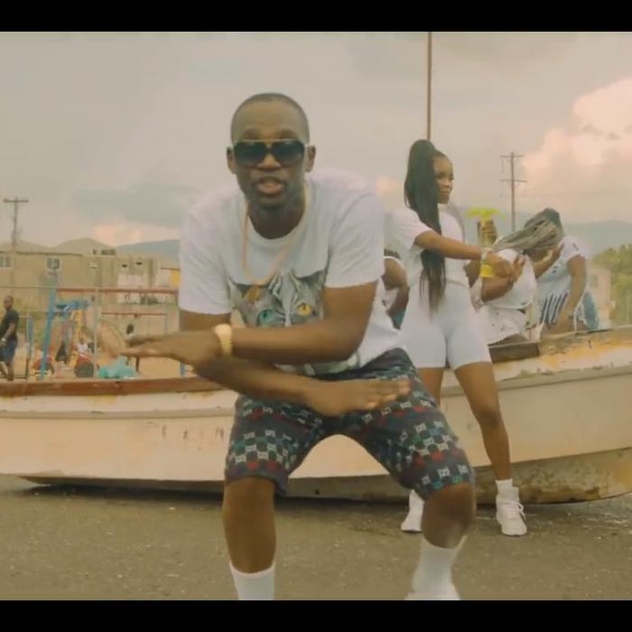 Busy Signal : 'T-Shirt Weather' le clip