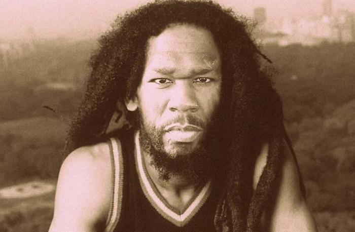 50 Cent grimé en Bob Marley se fait tacler !