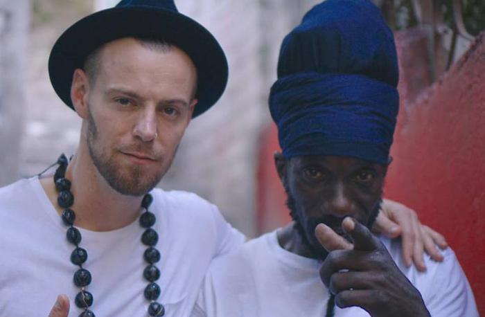 Sizzla & Pure Powers : 'Bouncin' le clip