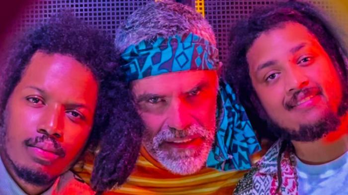 Pierpoljak et Binghi Faith jouent un petit reggae