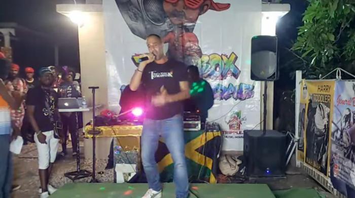Tomawok dans le show live jamaïcain Boom Box