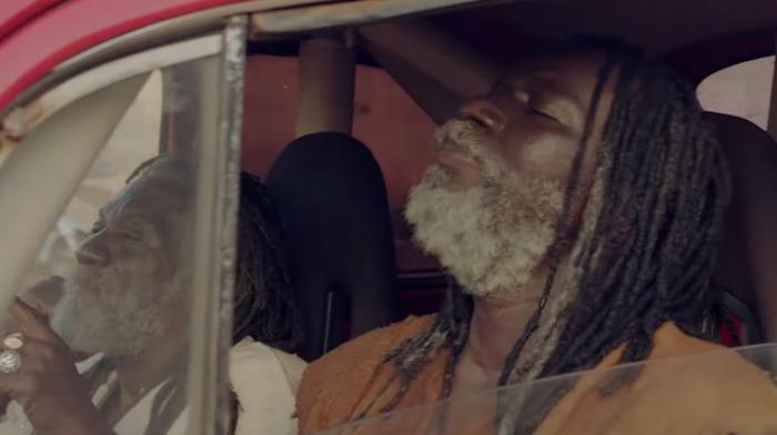 Tiken Jah Fakoly & Winston McAnuff clippent 'I Can Hear'