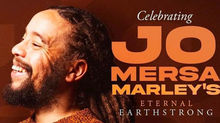 La famille Marley célèbre l'anniversaire de Jo Mersa
