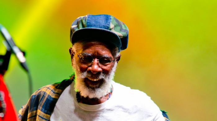 Burning Spear rend hommage à Negril et la ville s'en réjouit