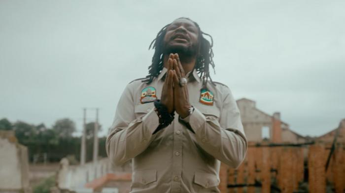 Skarra Mucci dévoile le clip de Mistry Babylon