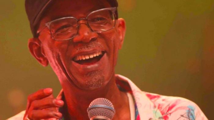 Beres Hammond livre 'Let Me Help You'