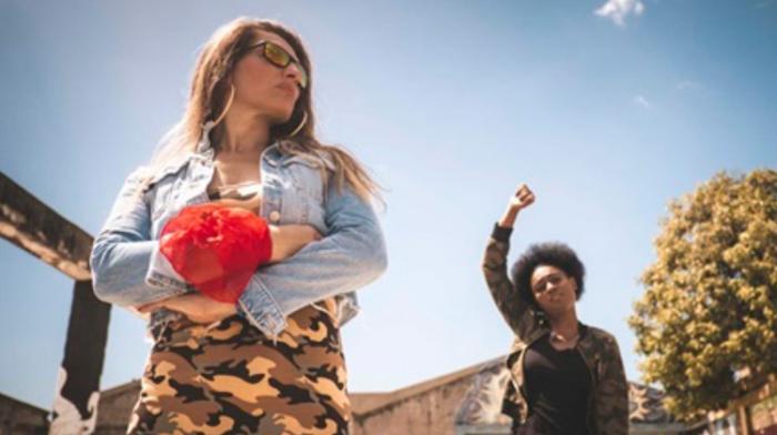 Delphine : 'Dance Around The Fire' feat. Les Frères Cirade