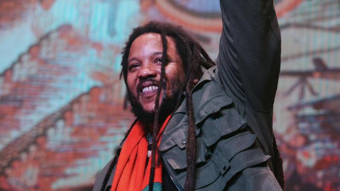 Stephen Marley reprend 'Old Man' de Neil Young
