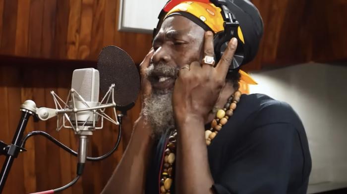 Capleton signe 'No Sell Your Soul' avec Irie Ites