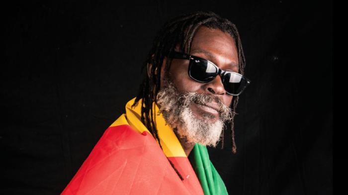Spectacular s'allie au sound system indien 10,000 Lions