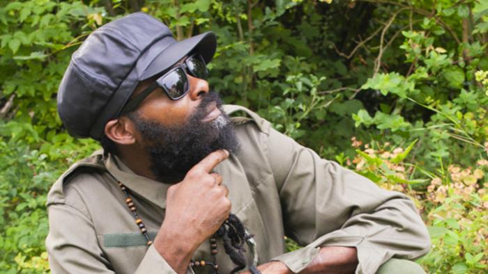 Zion Head dénonce avec 'This System'