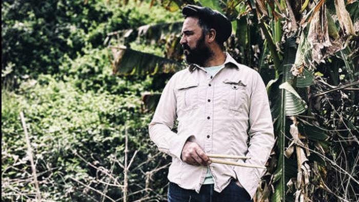 Roberto Sánchez signe 'Singers & Players'