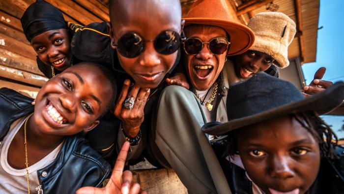 Yaniss Odua dévoile 'D'où Je Viens' et son clip avec les Masaka Kids !