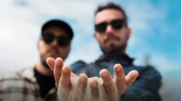 Cozik & Rawb : Bretagne et Réunion ensemble sur 'Château de sable'