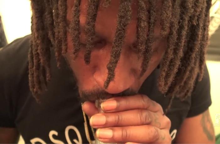 Daddy Mory présente sa weed à l'Expogrow